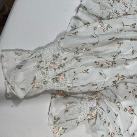 ARULA Cream Floral Blouse with Ruffle Detail - Picture 8 of 14